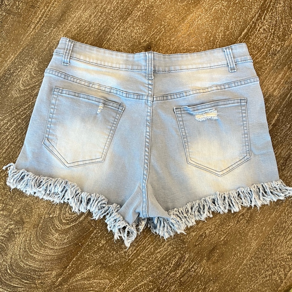 Stylish Frayed Hem Denim Shorts - Picture 2 of 7
